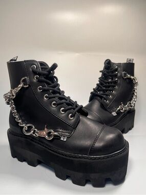 T.U.K. INTERCHANGEABLE STRAP Black 7-Eye Chain & Strap Dino Lug Boot